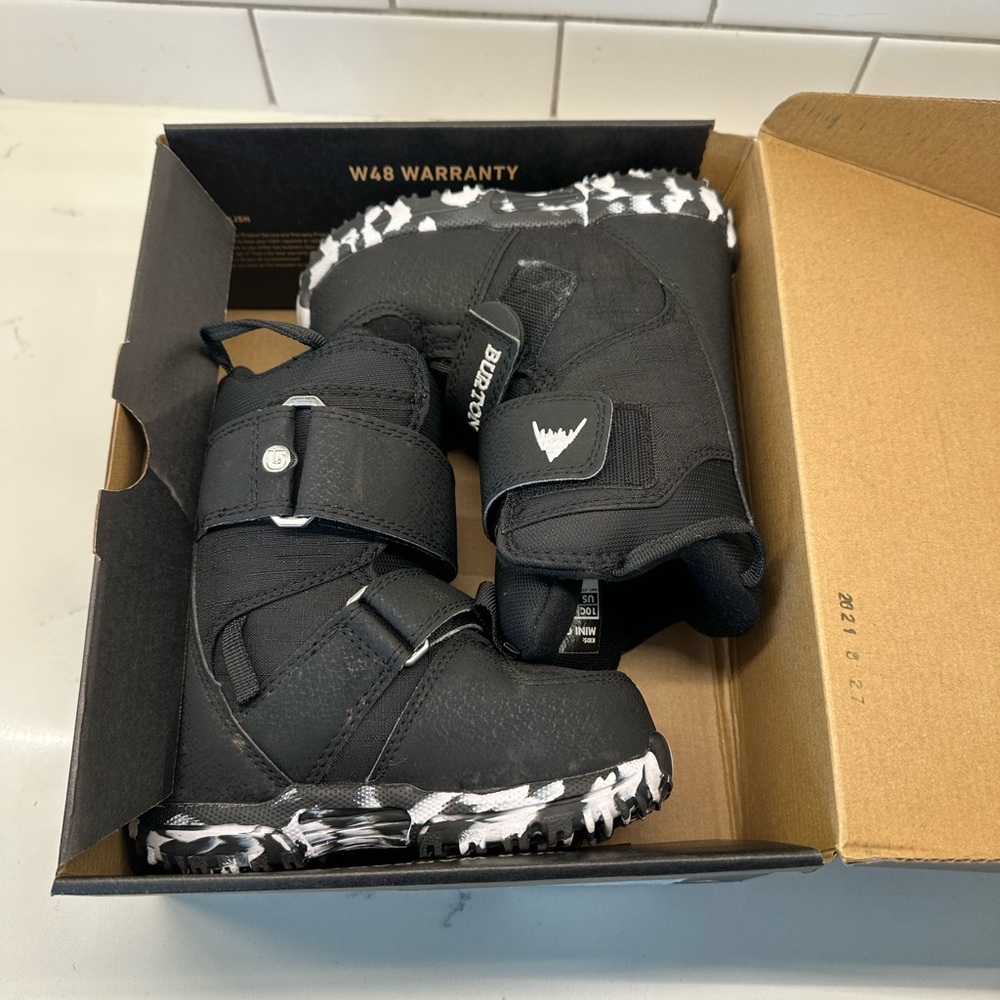 Burton Mini Grom kids 10 snowboard boots youth